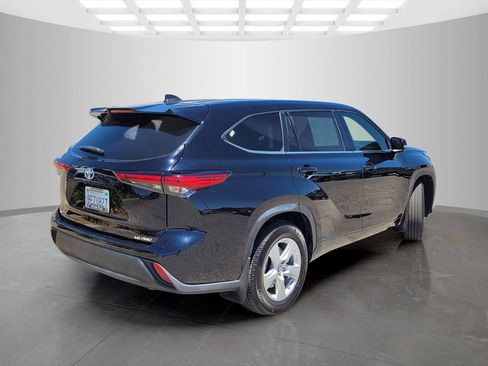 Used 2023 Toyota Highlander LE AWD/4WD image 5