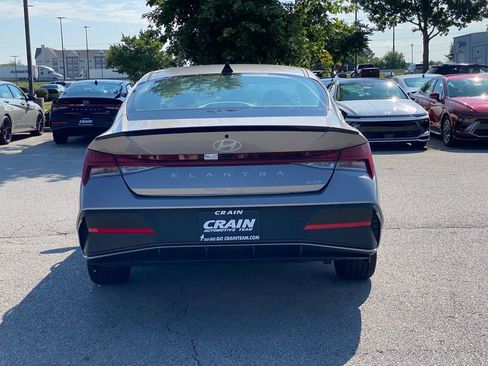 New 2025 Hyundai Elantra SEL image 6