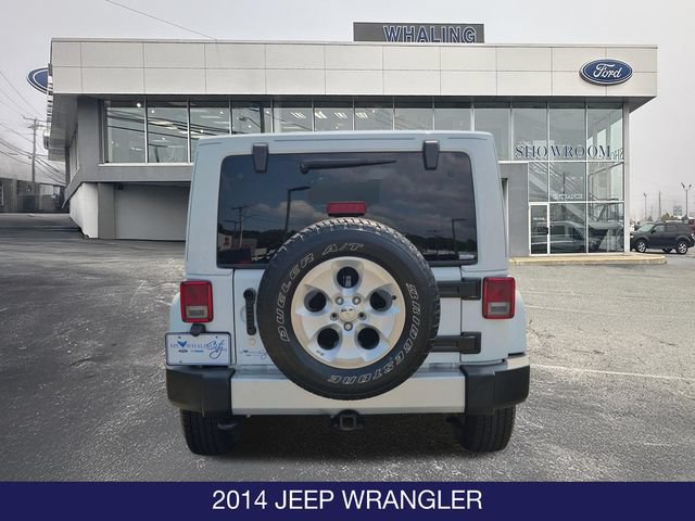 Used 2014 Jeep Wrangler Unlimited Sahara w/ Dual Top Group AWD/4WD image 7