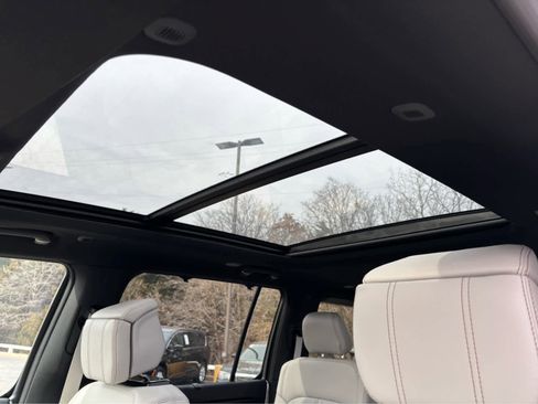 New 2026 Jeep Grand Wagoneer Summit w/ Premium Group III image 36