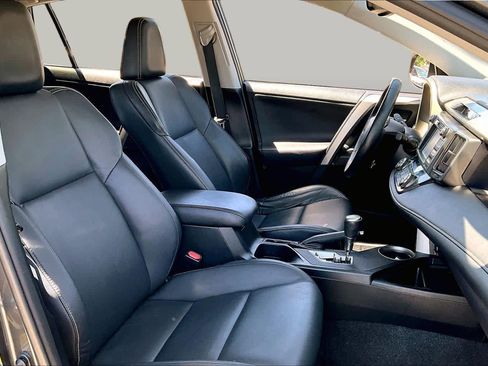Used 2015 Toyota RAV4 Limited w/ Technology Package AWD/4WD image 8