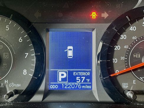 Used 2017 Toyota Sienna LE image 18