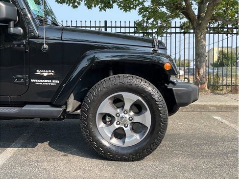 Used 2017 Jeep Wrangler Unlimited Sahara image 2