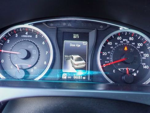 Used 2017 Toyota Camry SE FWD image 16