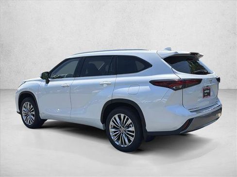 New 2026 Toyota Highlander Platinum AWD/4WD image 7
