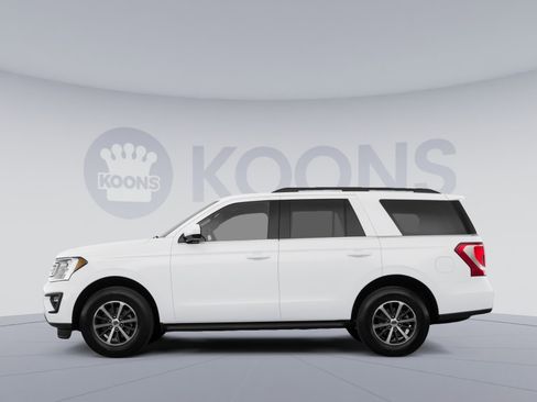 Used 2018 Ford Expedition Platinum image 2