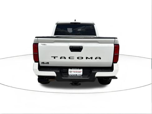 Used 2025 Toyota Tacoma TRD Sport AWD/4WD image 4