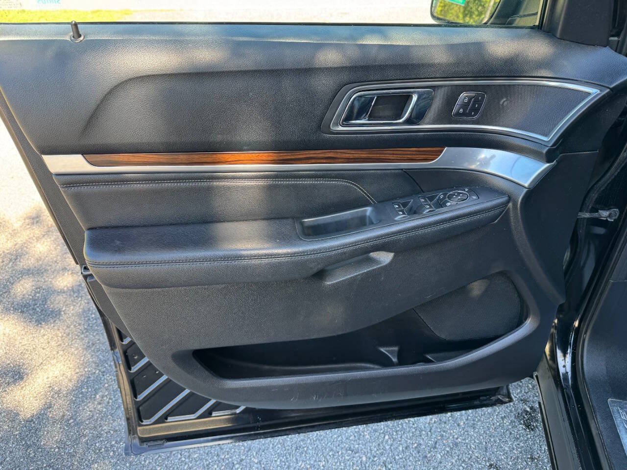 Used 2016 Ford Explorer Limited AWD/4WD image 37