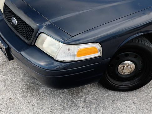 Used 2011 Ford Crown Victoria Police Interceptor w/ Comfort & Convenience Group RWD image 23