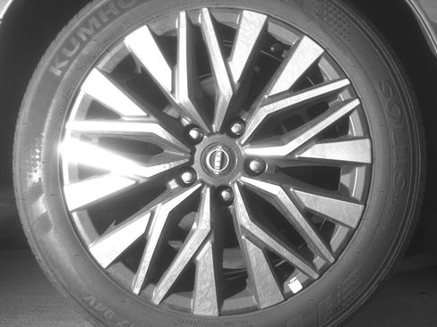 Used 2025 Nissan Altima 2.5 SV FWD image 15