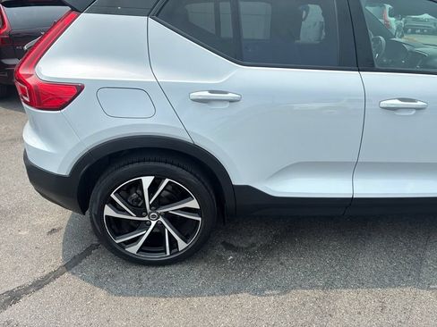 Used 2021 Volvo XC40 T5 R-Design w/ Climate Package AWD/4WD image 3
