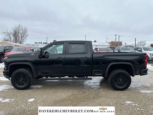 Used 2024 Chevrolet Silverado 2500 ZR2 w/ Technology Package image 2