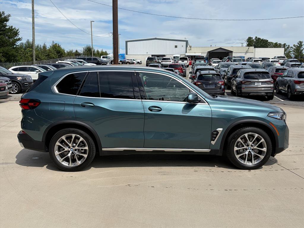 Used 2024 BMW X5 xDrive40i w/ Premium Package AWD/4WD image 3