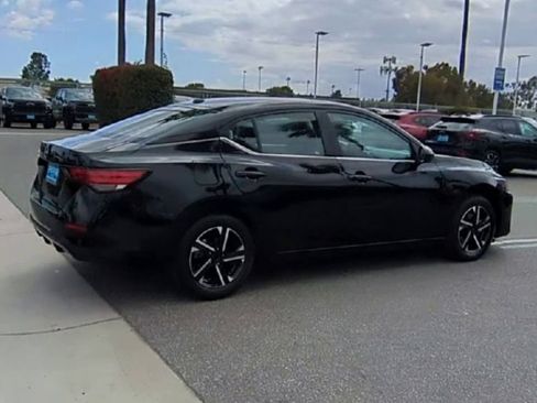 Used 2025 Nissan Sentra SV FWD image 8