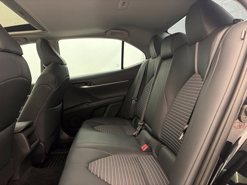 Used 2018 Toyota Camry SE w/ Moonroof Package FWD image 13