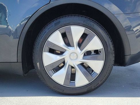 Used 2024 Tesla Model Y Long Range AWD/4WD image 12