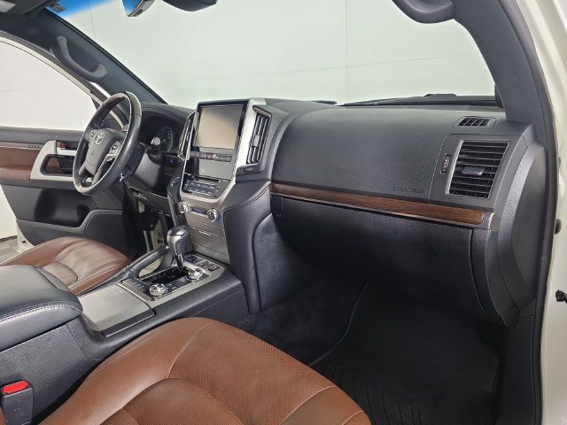 Used 2016 Toyota Land Cruiser AWD/4WD image 34