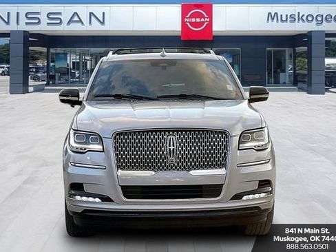 Used 2023 Lincoln Navigator Reserve AWD/4WD image 2