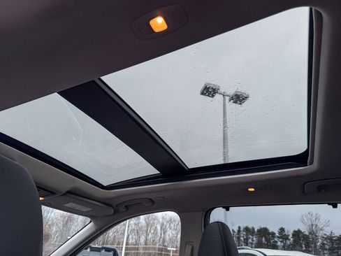 Used 2022 Nissan Rogue SV w/ SV Premium Package image 9