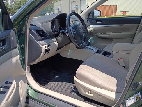 Used 2013 Subaru Outback 2.5i Premium AWD/4WD image 9