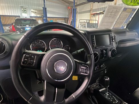 Used 2017 Jeep Wrangler Unlimited Sport AWD/4WD image 14