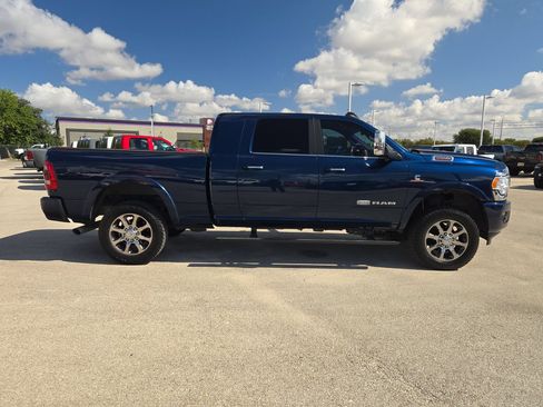 Used 2022 RAM 2500 Limited AWD/4WD image 2