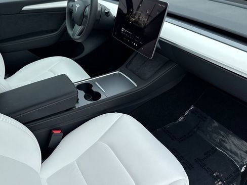 Used 2025 Tesla Model Y Performance image 14