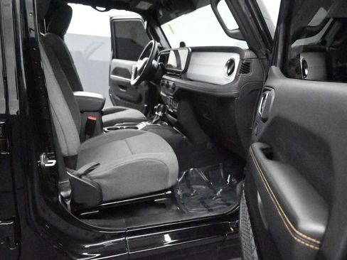 Used 2024 Jeep Wrangler Unlimited Sahara AWD/4WD image 17