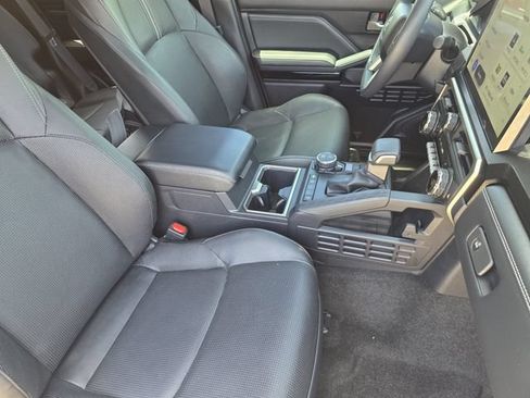 Used 2025 Toyota 4Runner Limited AWD/4WD image 12