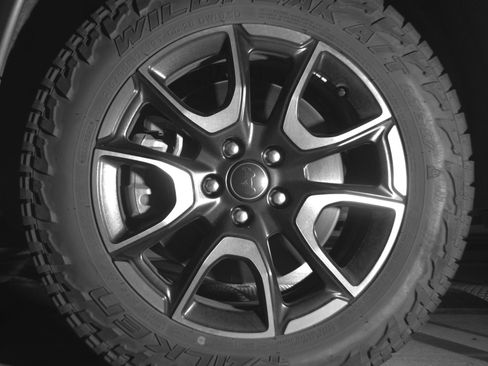 Used 2025 Jeep Compass Trailhawk image 12