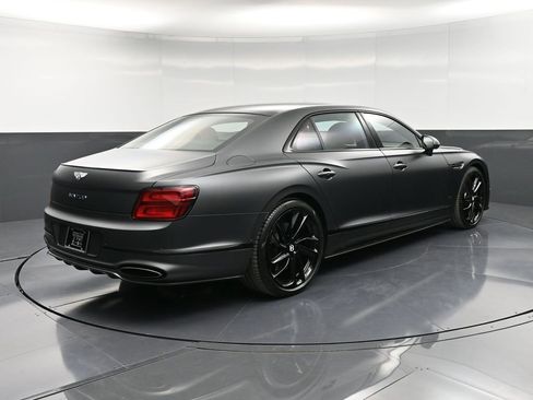 Used 2025 Bentley Flying Spur Plug-In Hybrid image 8