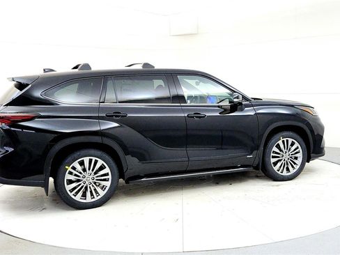 New 2026 Toyota Highlander Platinum AWD/4WD image 6