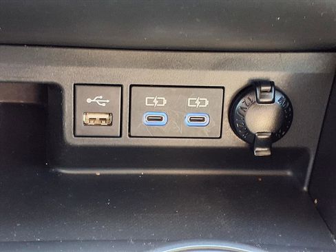 Used 2022 Toyota Highlander XLE image 8