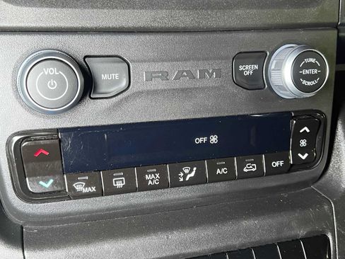 Used 2024 RAM ProMaster 2500 w/ Convenience Group FWD image 33