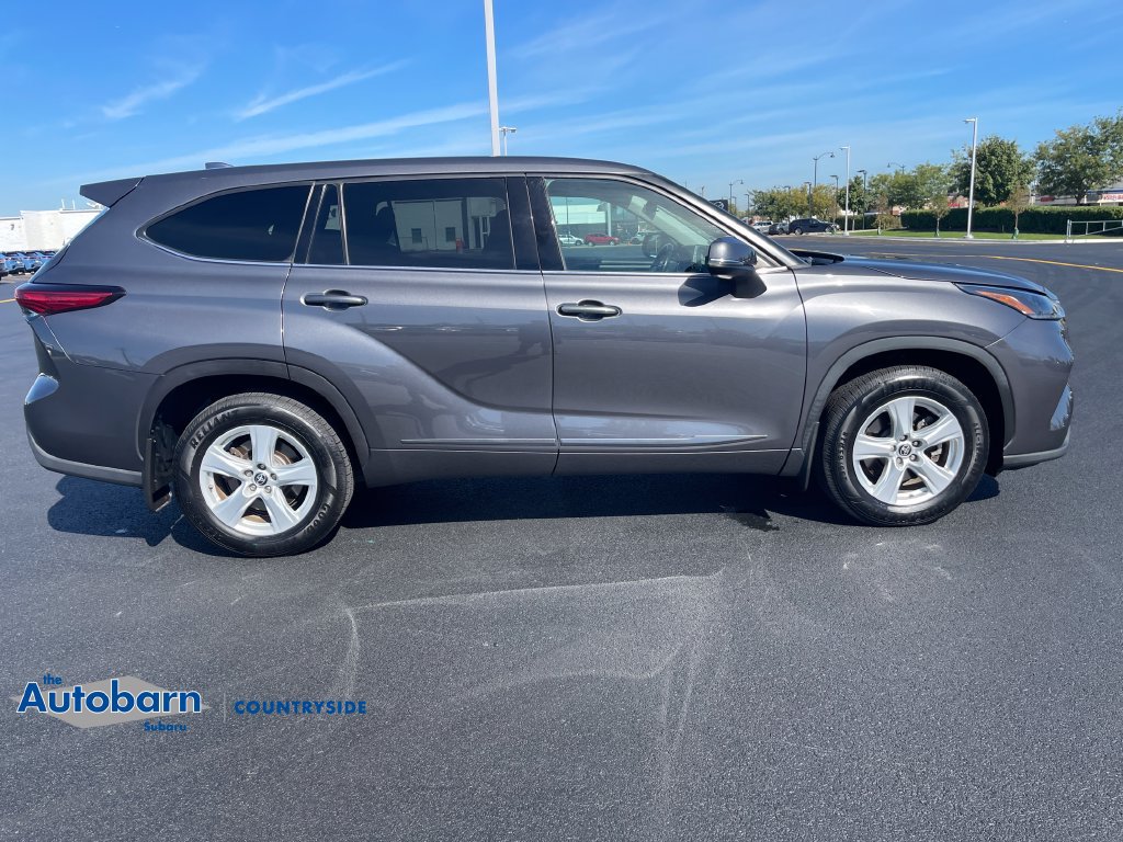 Used 2021 Toyota Highlander LE AWD/4WD image 6