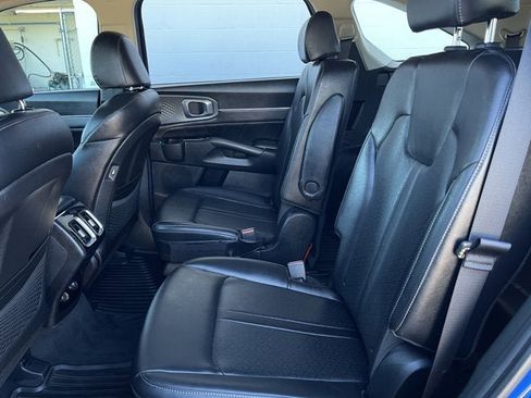 Used 2022 Kia Sorento SX image 28