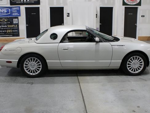 Used 2005 Ford Thunderbird 50th Anniversary RWD image 17