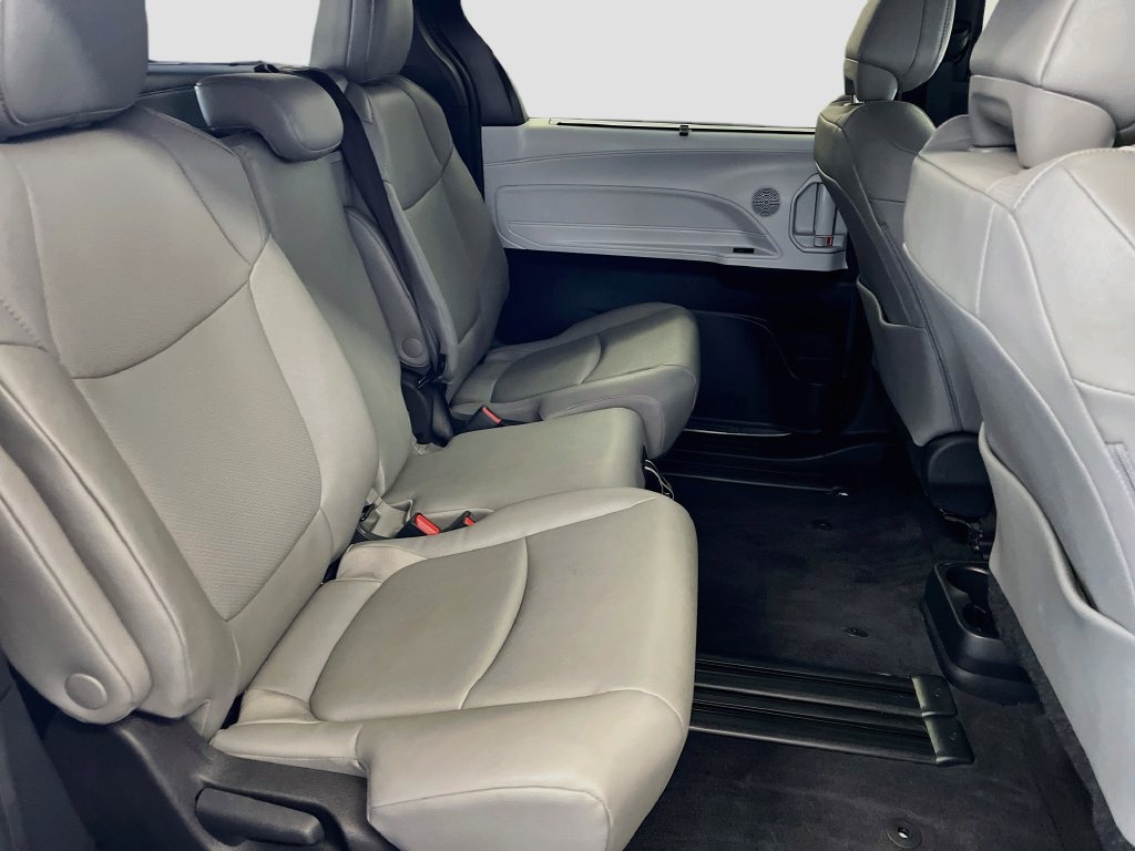 Used 2026 Toyota Sienna XLE FWD image 30