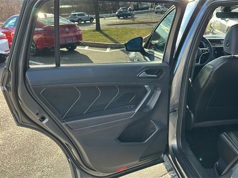 Used 2022 Volkswagen Tiguan SE R-Line image 21