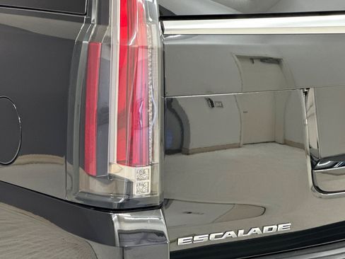 Used 2018 Cadillac Escalade ESV Premium Luxury AWD/4WD image 11