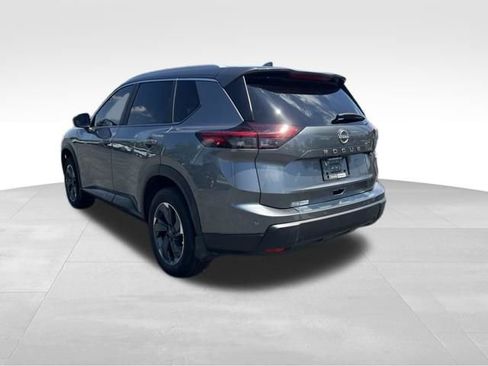 Used 2025 Nissan Rogue SV w/ SV Premium Package FWD image 5