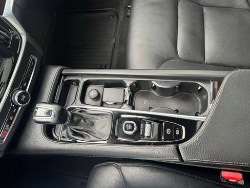 Used 2018 Volvo S90 T6 Momentum w/ Convenience Package image 31