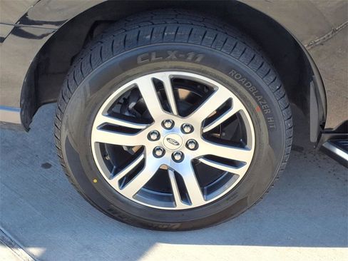 Used 2023 Ford Expedition XLT image 9