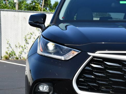 Used 2021 Toyota Highlander LE FWD image 33