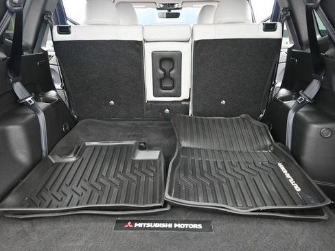 Used 2025 Mitsubishi Outlander SE image 9