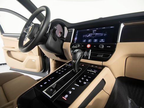 Certified 2024 Porsche Macan GTS AWD/4WD image 29