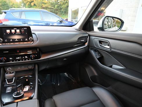 Used 2023 Nissan Rogue SV w/ SV Premium Package image 17