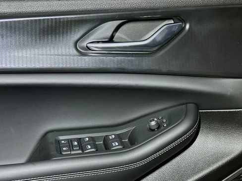 New 2025 Jeep Grand Cherokee Altitude image 12