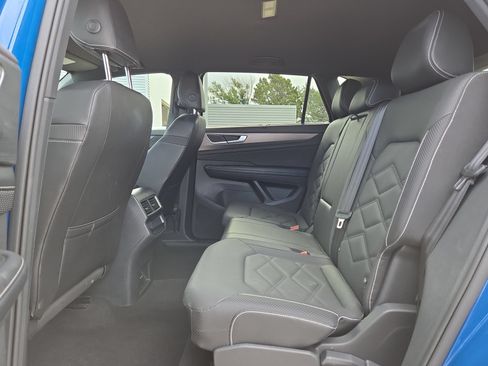 Used 2025 Volkswagen Atlas Cross Sport SE FWD image 13