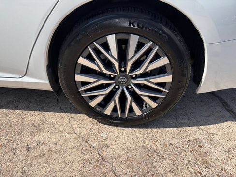Used 2025 Nissan Altima 2.5 SV FWD image 30